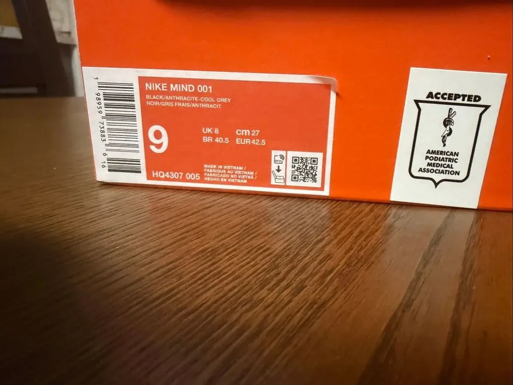 NIKE MIND 001 sz 9 authentic w/ receipt from Nike